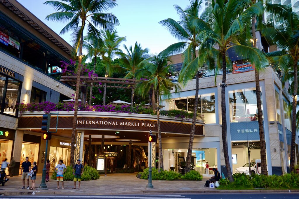 Waikiki shopping center
