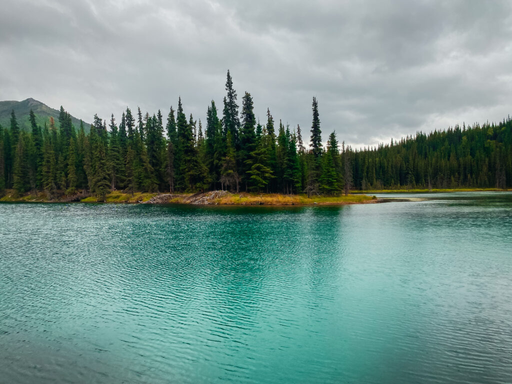 A turquoise lake.